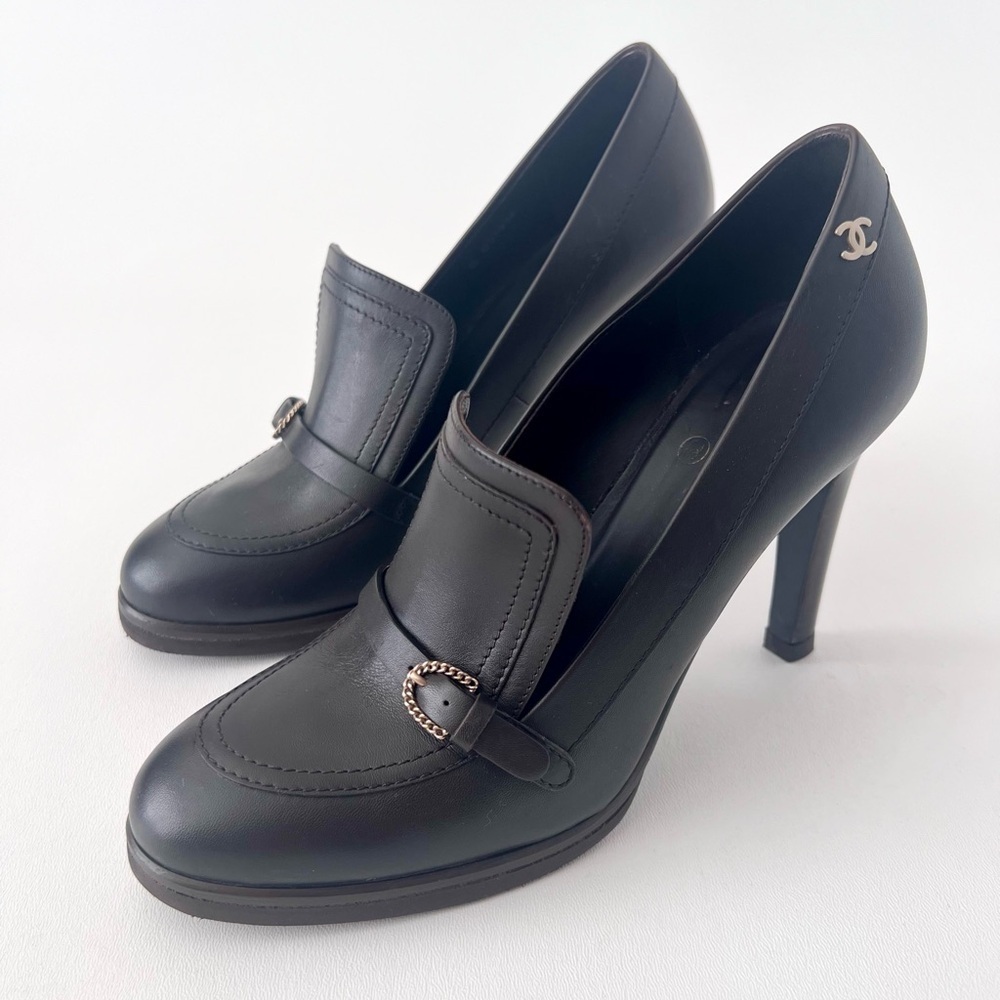 CHANEL || Dark Brown High Heel Loafer Pumps CC Logo Buckle Size EU 39 - Picture 3 of 16